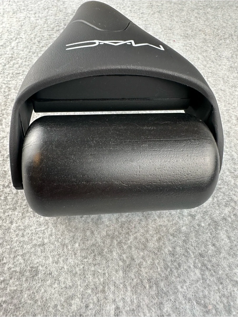 MAC Cosmetics Black Ergonomic Facial Ice Roller Massager Cryo Skincare Tool
